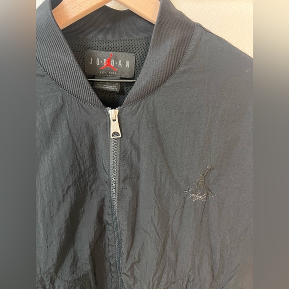 Jordan Essentials Lightweight Nylon Renegade Jacket Medium - Picture 4 of 7